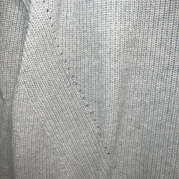 Women’s GAP Light Gray  Sweater. - Picture 6 of 7